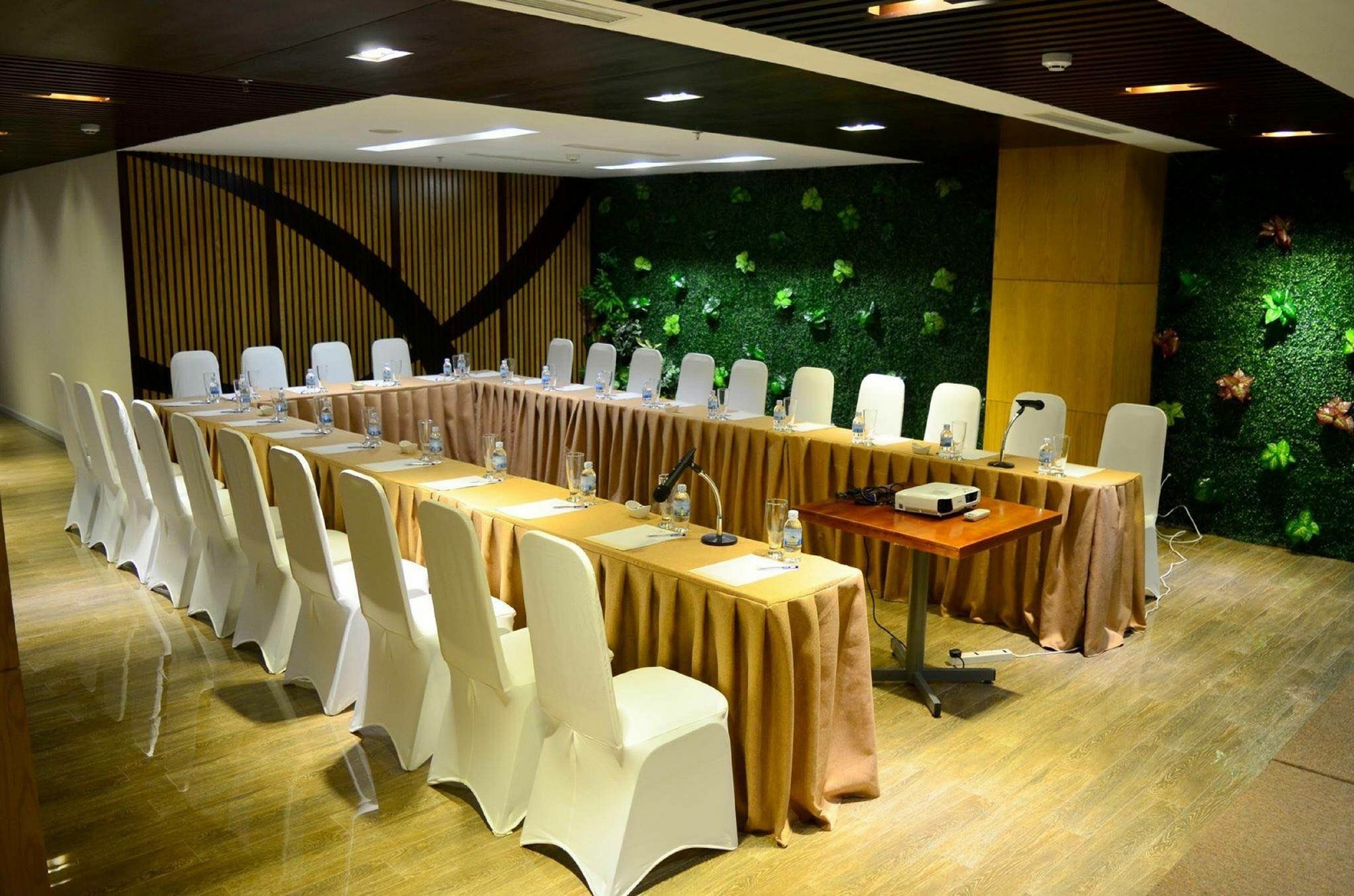 King Town Grand Hotel & Wedding Center Nha Trang Exteriör bild
